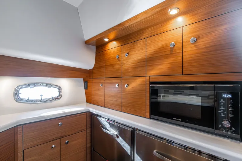 Slide: The Image of Tiara 4300 Open 2020 - 40