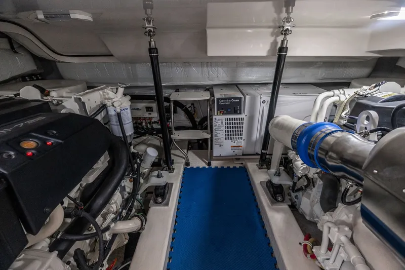 Slide: The Image of Tiara 4300 Open 2020 - 49