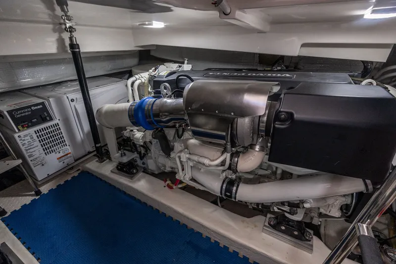 Slide: The Image of Tiara 4300 Open 2020 - 50