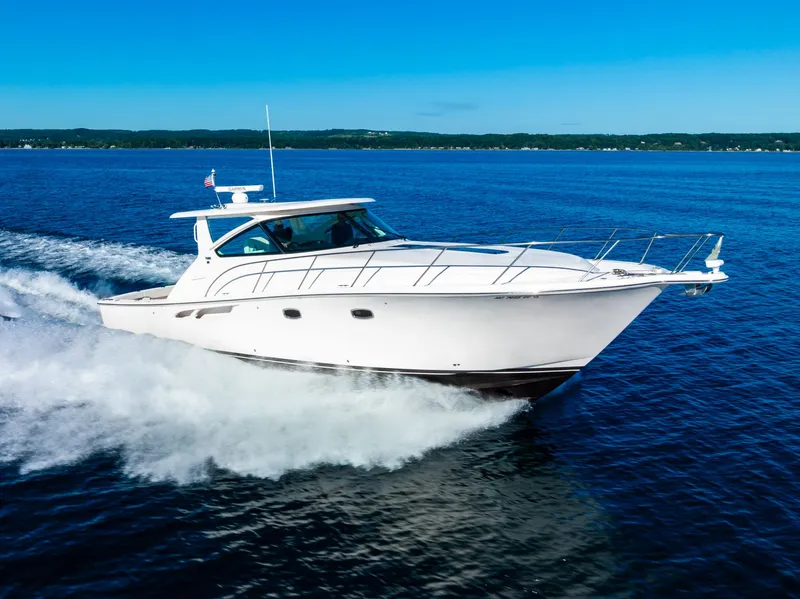 Slide: The Image of Tiara 4300 Open 2020 - 8