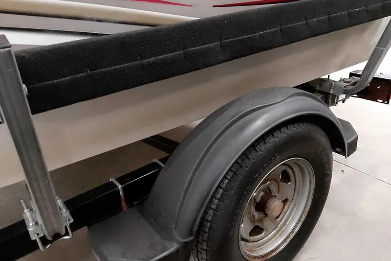 Slide: The Image of Trailer wheel and fender of a 2005 Monark Signature 1601 boat. - 22