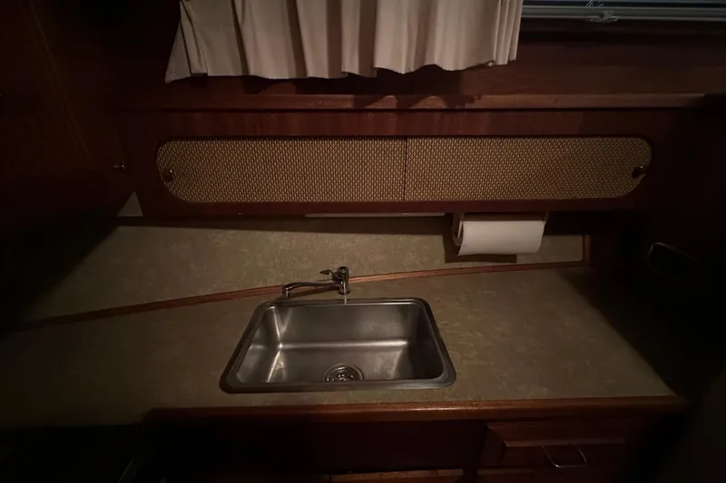 Slide: The Image of Egg Harbor 42 Flybridge Motoryacht 1982 - 65