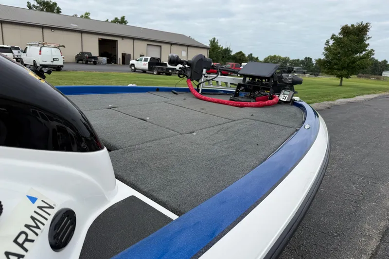 Slide: The Image of 2018 SKEER ZX190 boat with Garmin equipment, parked near a warehouse. - 10