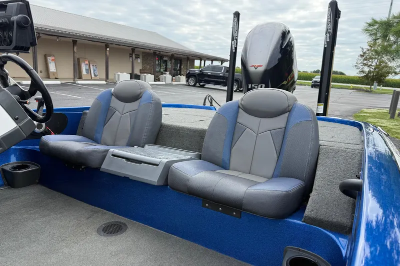 Slide: The Image of Interior of a 2018 SKEER ZX190 boat with dual seats and motor. - 13