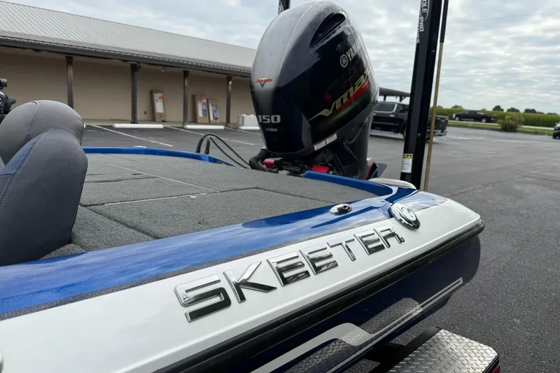 Slide: The Image of 2018 SKEER ZX190 boat with Yamaha VMAX engine in parking lot. - 15