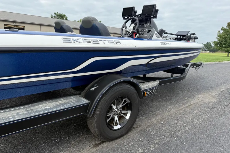 Slide: The Image of Blue 2018 SKEER ZX190 boat on trailer, featuring sleek design and advanced navigation equipment. - 18