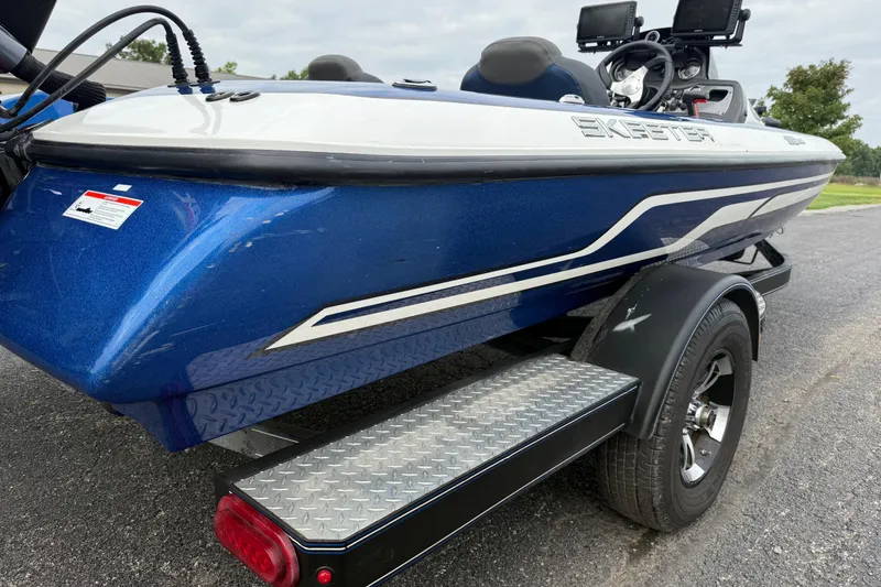 Slide: The Image of Blue 2018 SKEER ZX190 boat on trailer, featuring sleek design and modern equipment. - 5
