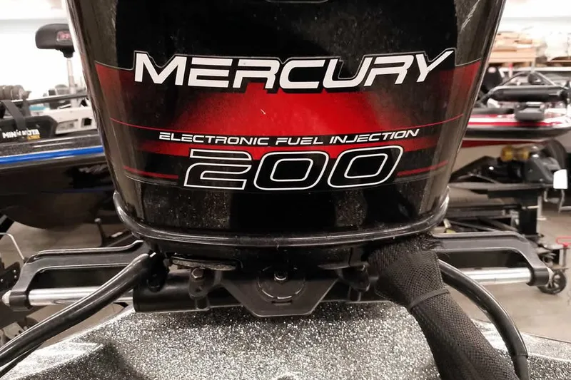 Slide: The Image of 1996 Ranger 487VS with Mercury 200 electronic fuel injection engine. - 40