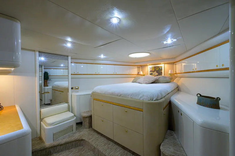 Slide: The Image of Lazzara 80 LOST TEXAN - Forward Stateroom Berth - 20