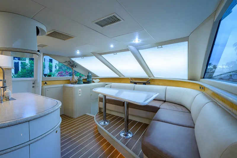 Slide: The Image of Lazzara 80 LOST TEXAN - Dinette Seating - 9