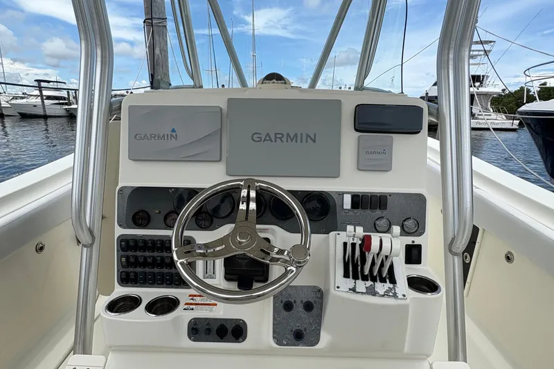 Slide: The Image of 2007 Hydra-Sports Vector 3300 CC helm with Garmin navigation system, docked at marina. - 11