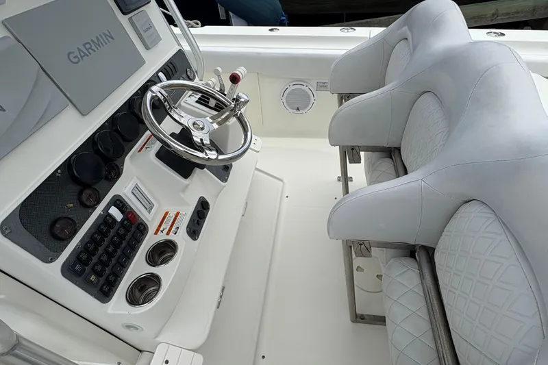 Slide: The Image of 2007 Hydra-Sports Vector 3300 CC boat cockpit with Garmin navigation and cushioned seating. - 12