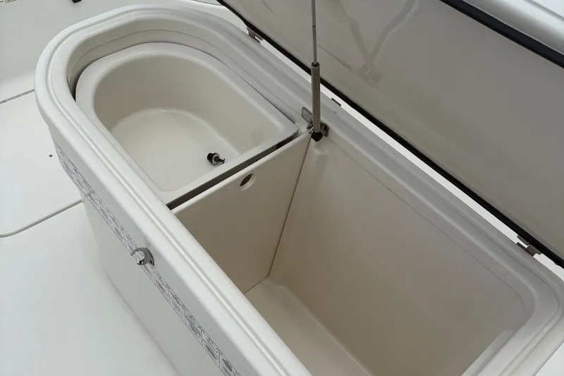 Slide: The Image of 2007 Hydra-Sports Vector 3300 CC boat storage compartment, open and empty. - 15