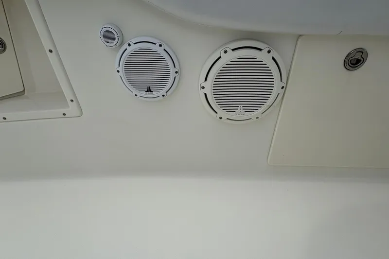 Slide: The Image of 2007 Hydra-Sports Vector 3300 CC boat speakers and panel detail. - 17