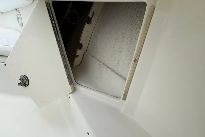Slide: The Image of Open storage compartment on 2007 Hydra-Sports Vector 3300 CC boat. - 21