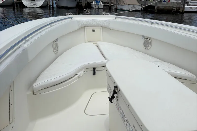Slide: The Image of 2007 Hydra-Sports Vector 3300 CC boat interior with cushioned seating and storage. - 5