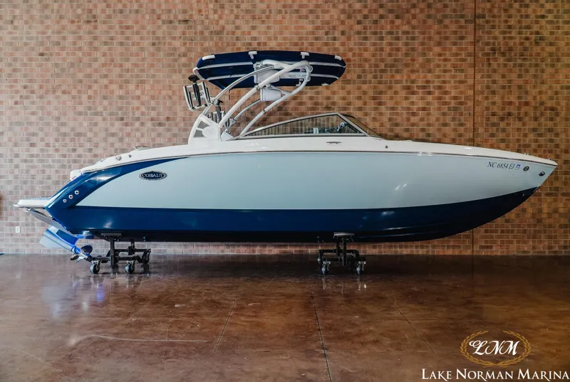 Slide: The Image of Cobalt R7 Surf 2019 - 1