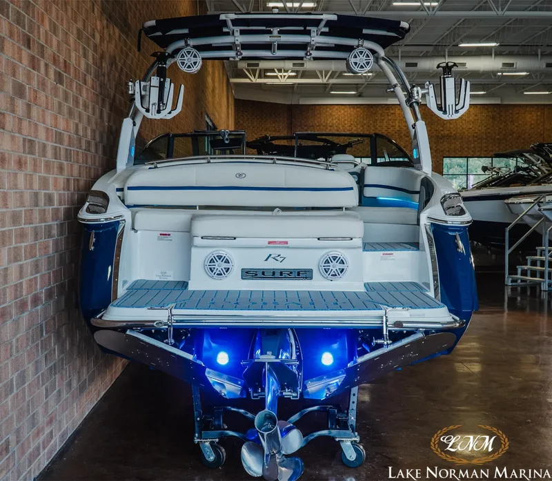 Slide: The Image of Cobalt R7 Surf 2019 - 10