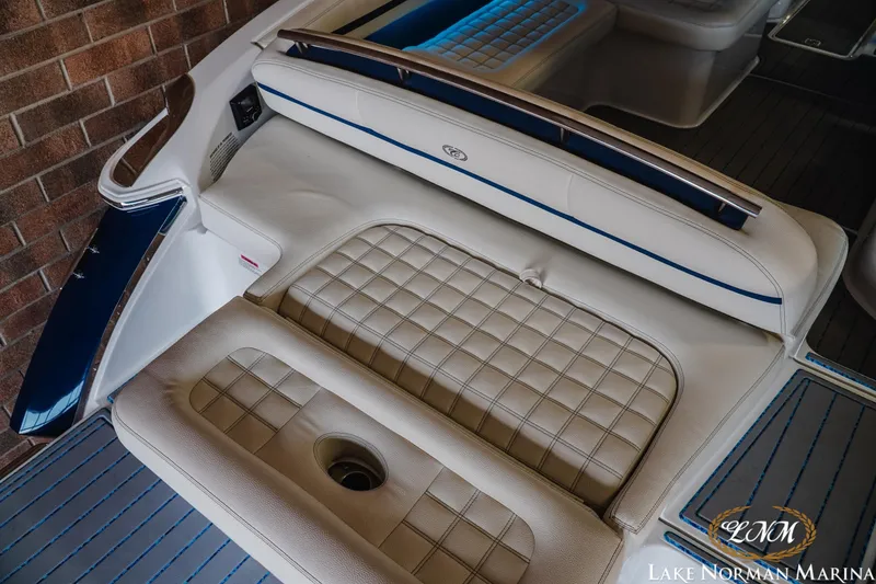 Slide: The Image of Cobalt R7 Surf 2019 - 12