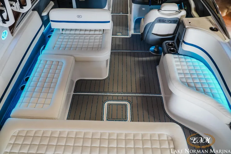 Slide: The Image of Cobalt R7 Surf 2019 - 13