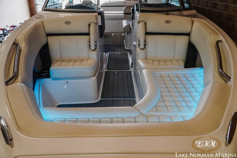 Slide: The Image of Cobalt R7 Surf 2019 - 6