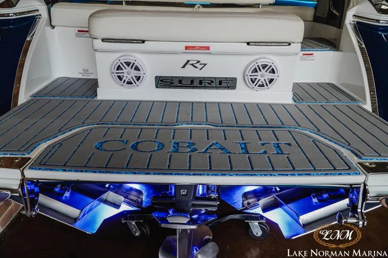 Slide: The Image of Cobalt R7 Surf 2019 - 9