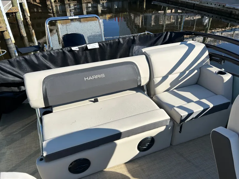 Slide: The Image of Harris Cruiser 230 2026 - 14