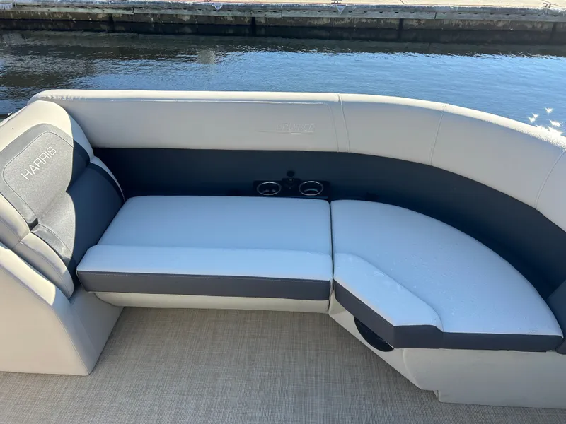 Slide: The Image of Harris Cruiser 230 2026 - 21