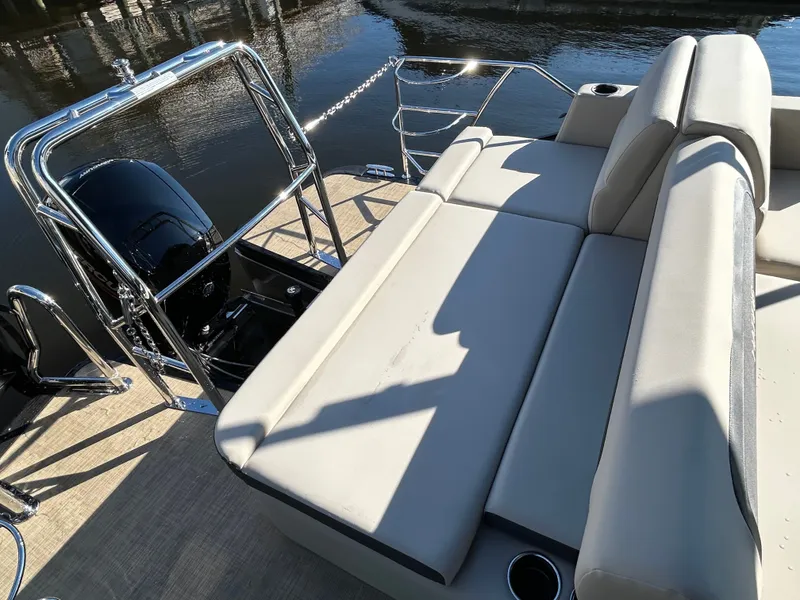 Slide: The Image of Harris Cruiser 230 2026 - 9