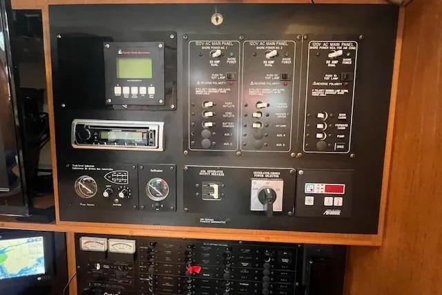 Slide: The Image of Electrical control panel of a 2003 Catalina 470 Sloop with Wing Keel. - 11