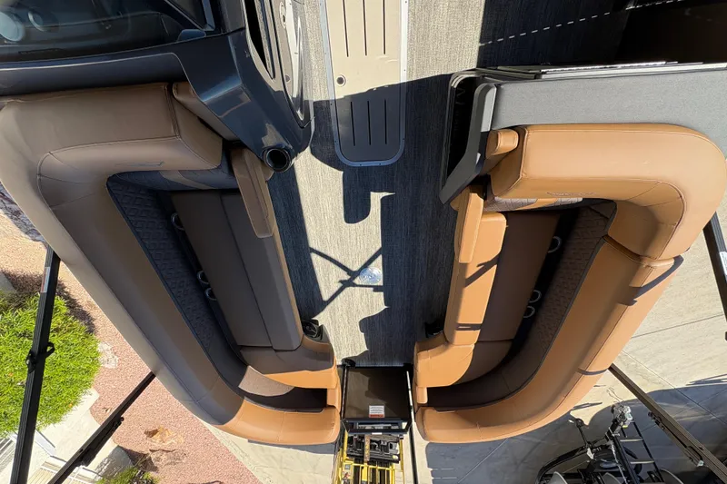 Slide: The Image of 2026 Bennington 24 MSL pontoon boat with spacious seating and modern design. - 9