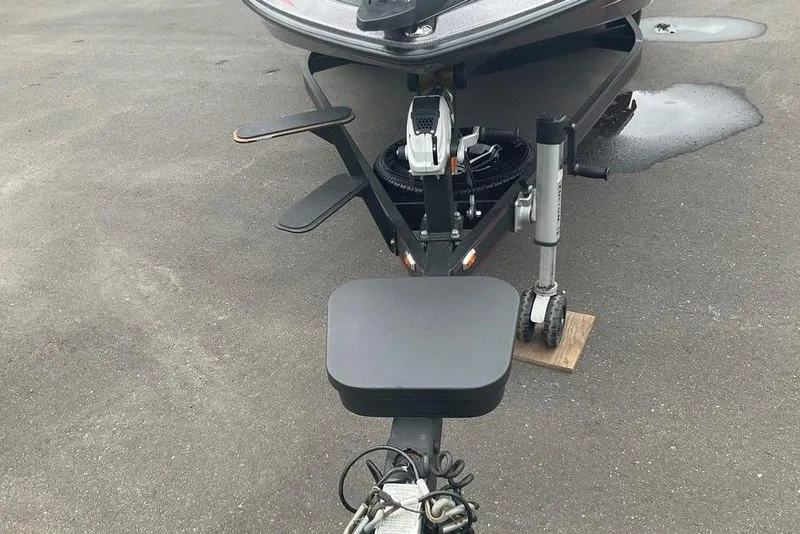 Slide: The Image of 2017 Skeeter FX21 LE boat trailer hitch on asphalt surface. - 18