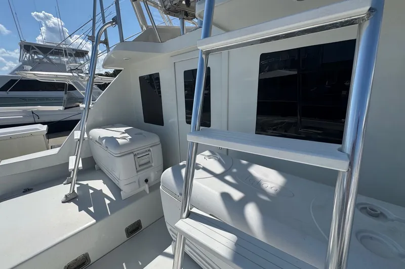 Slide: The Image of 1975 Chris Craft 30 Tournament SF boat deck with ladder and storage compartments. - 14