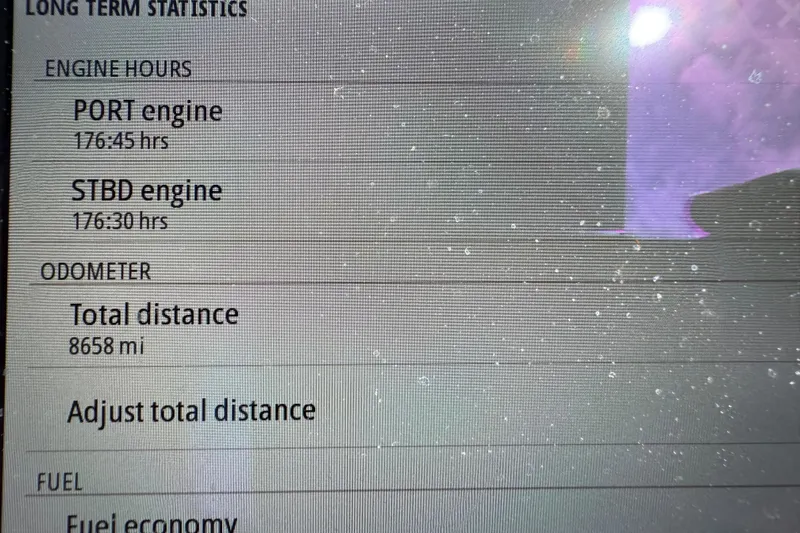 Slide: The Image of Display showing engine hours and odometer reading for 2023 Front Runner 33 CC. - 32