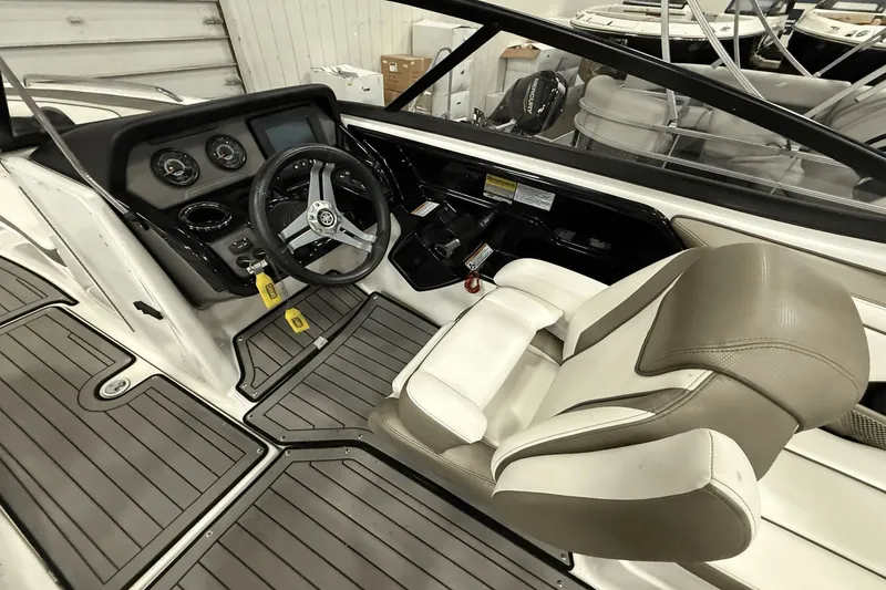 Slide: The Image of Yamaha 212 Limited S 2018 - 10