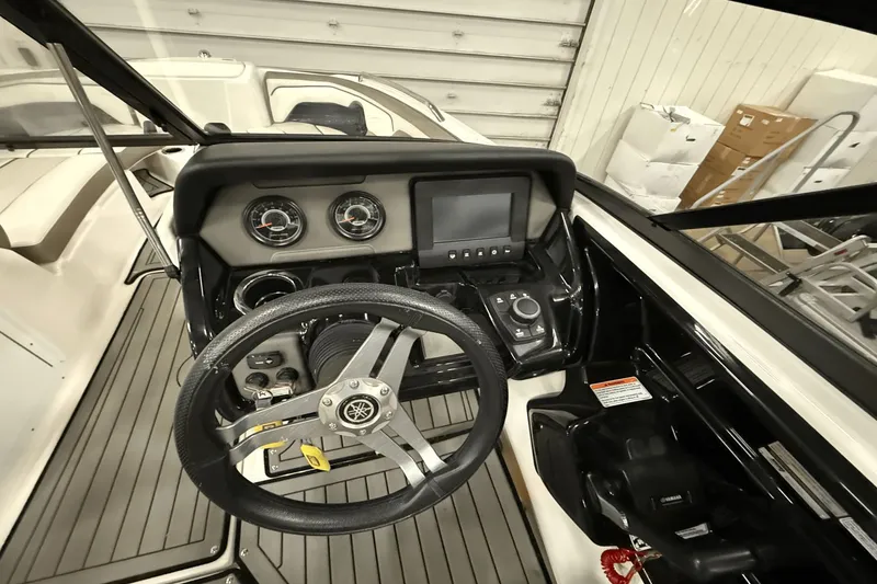 Slide: The Image of Yamaha 212 Limited S 2018 - 11