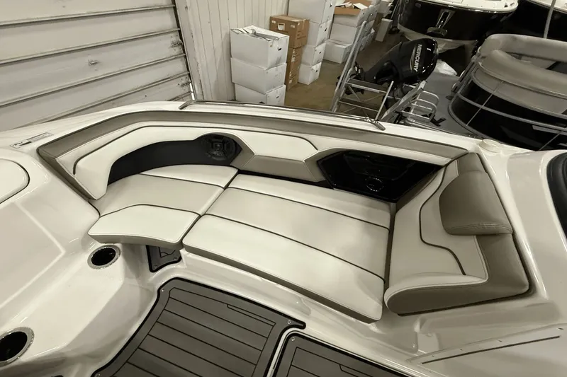 Slide: The Image of Yamaha 212 Limited S 2018 - 15