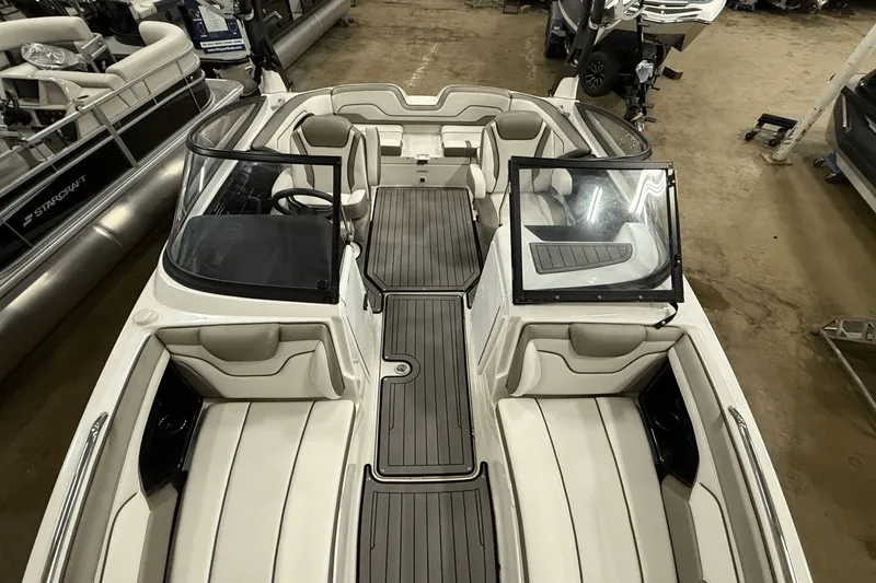 Slide: The Image of Yamaha 212 Limited S 2018 - 18