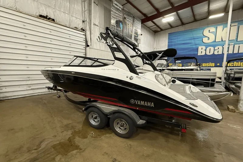 Slide: The Image of Yamaha 212 Limited S 2018 - 2