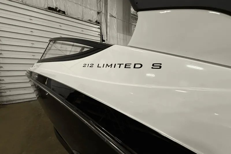 Slide: The Image of Yamaha 212 Limited S 2018 - 3