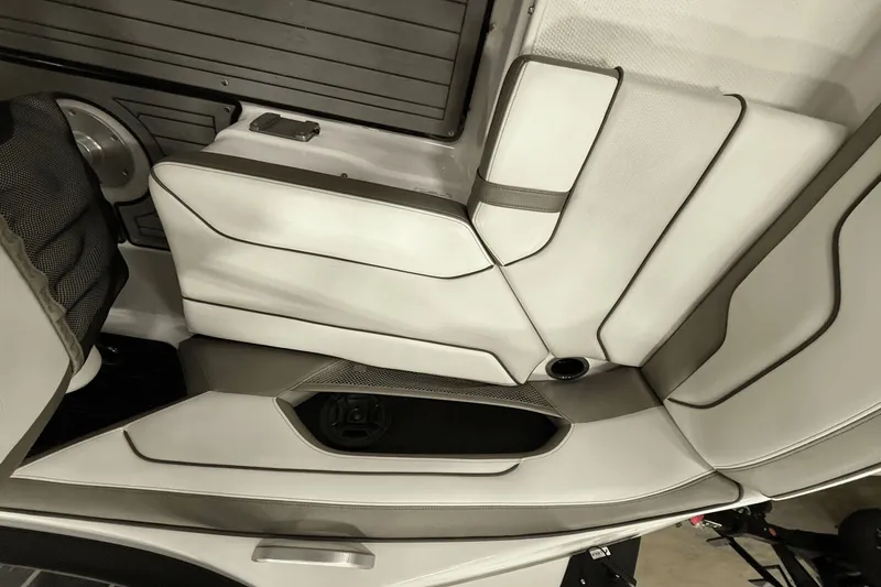 Slide: The Image of Yamaha 212 Limited S 2018 - 8