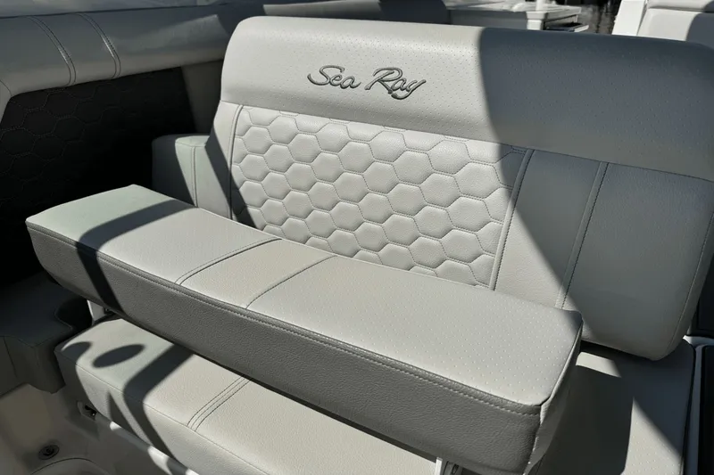 Slide: The Image of Sea Ray SDX 290 Outboard 2023 - 10