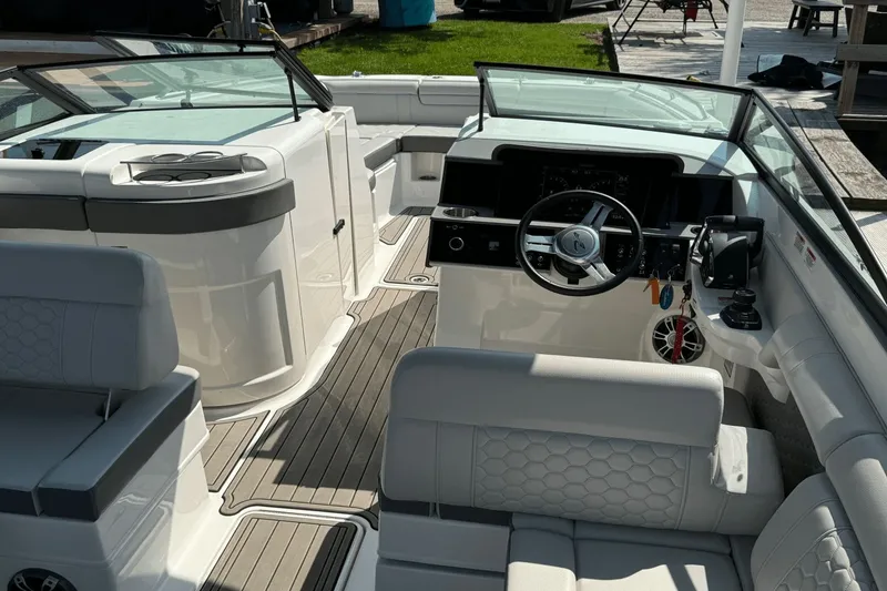 Slide: The Image of Sea Ray SDX 290 Outboard 2023 - 16