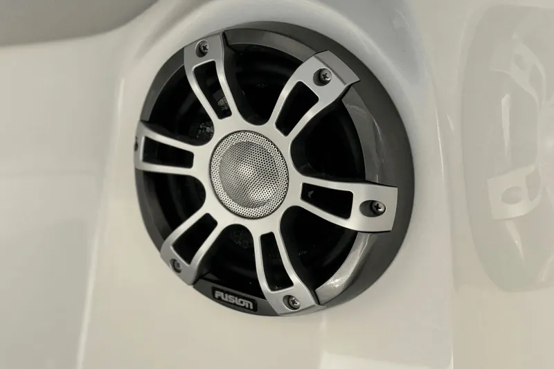 Slide: The Image of Sea Ray SDX 290 Outboard 2023 - 7