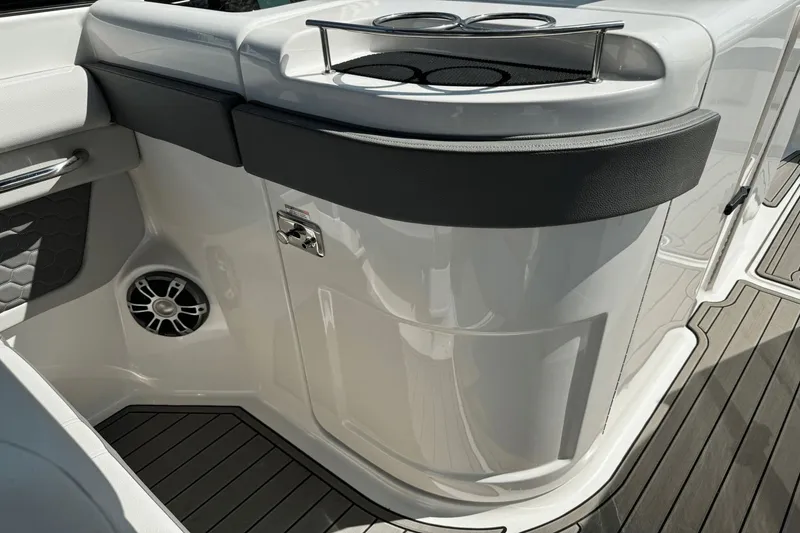Slide: The Image of Sea Ray SDX 290 Outboard 2023 - 8