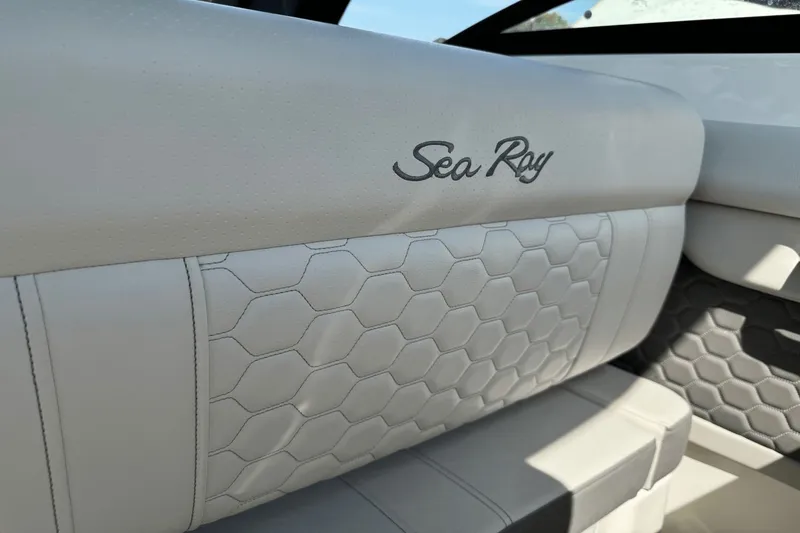 Slide: The Image of Sea Ray SDX 290 Outboard 2023 - 9