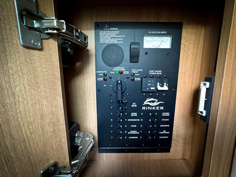 Slide: The Image of Rinker 290 Express 2016 - 52