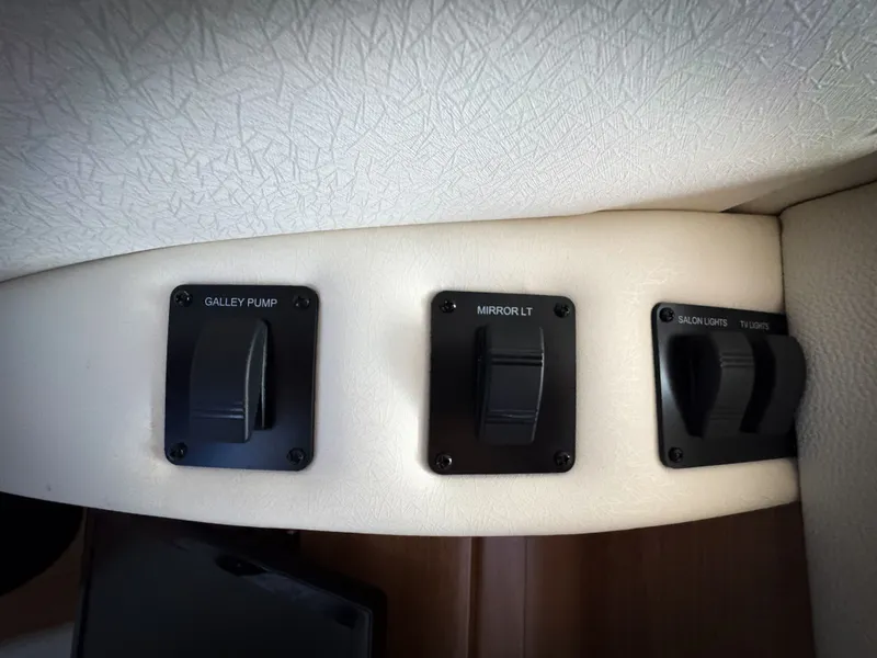 Slide: The Image of Rinker 290 Express 2016 - 53