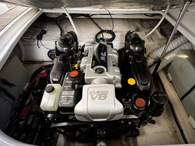 Slide: The Image of Rinker 290 Express 2016 - 54