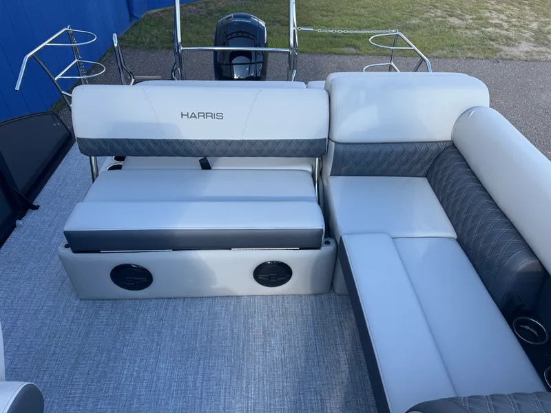 Slide: The Image of Harris Cruiser 230 2026 - 17